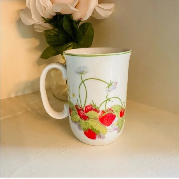 Vintage Other - Vintage Strawberry Hill by Mann Coffee
Mug• 1974 • cottagecore Decor